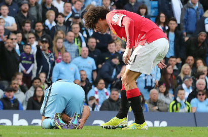 Pelatih MU Jelaskan Insiden Marouane Fellaini 'Ludahi' Sergio Aguero