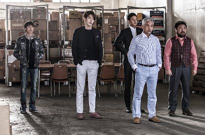 Kim Woo Bin Jadi Perampok Jenius di Trailer 'The Technicians'