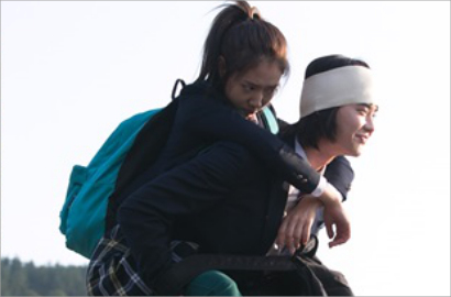 Lee Jong Suk Senang Gendong Park Shin Hye di Foto 'Pinocchio'