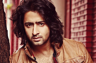 Shaheer Sheikh Tampil Gagah Naik Motor Gede