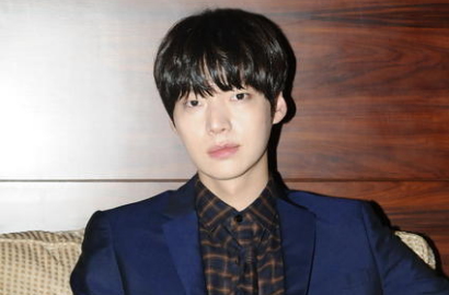 Ahn Jae Hyun Merasa Populer karena Sering Dapat Minuman Gratis
