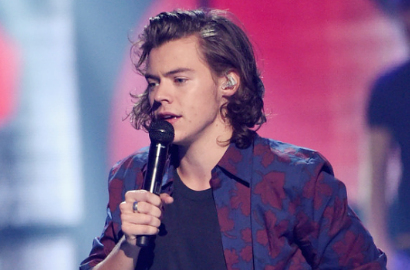 Harry Styles Soal Gender Pasangannya: Itu Tidak Terlalu Penting