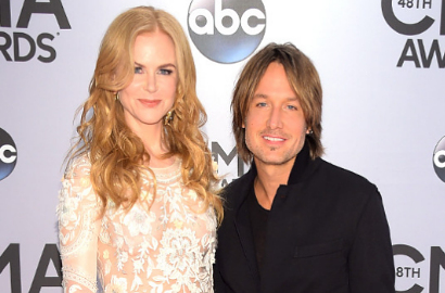 Pantat Nicole Kidman Dipegang Keith Urban di CMA Awards 2014