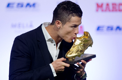 Terpisah dari Luis Suarez, Cristiano Ronaldo Terima Sepatu Emas Eropa