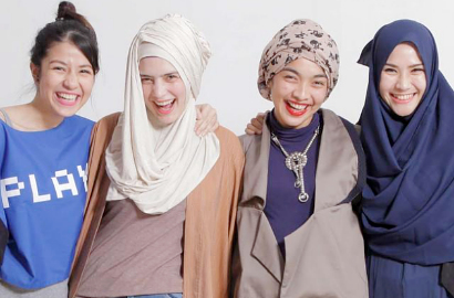 Hanung Bramantyo Tampilkan Teaser Poster 'Hijab' Berunsur Komedi