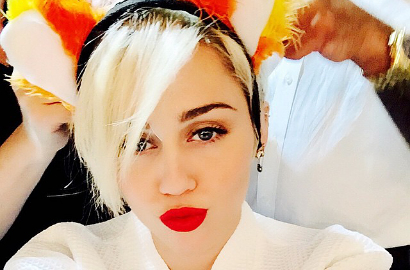 Warnai Kuku Babinya, Miley Cyrus Dikecam di Sosial Media