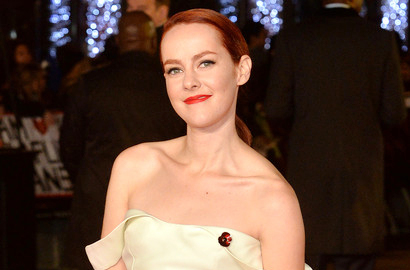 Pakaian Dalam Jena Malone Kelihatan di Red Carpet Premiere 'Mockingjay'