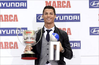 Cristiano Ronaldo Dapat Piala Pemain Terbaik dan Pencetak Gol Terbanyak