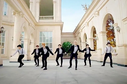 Lucunya UNIQ di MV 'Celebrate' OST 'Penguins of Madagascar'