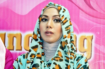 Puput Melati Lahirkan Anak Keempat Tanpa Kehadiran Ustad Guntur Bumi