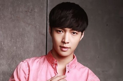 Wow, Cetakan Tangan Lay EXO Terlelang Rp 111 Juta untuk Amal