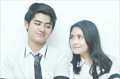 Aliando 'Syok' Prilly Latuconsina Cium Cowok Lain