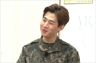 Henry SuJu-M Tersipu Digoda Soal Cinta Pertama di 'Real Men'