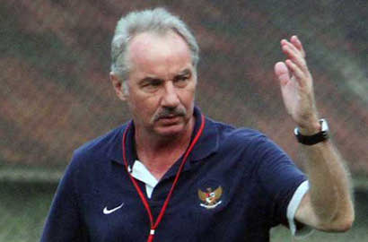 Alfred Riedl Sebut Laga Sepak Bola Indonesia Terlalu Brutal