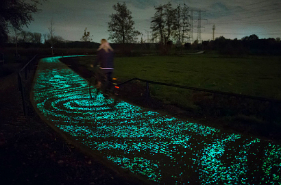 Keren, Jalur Sepeda Glow In The Dark Di Belanda