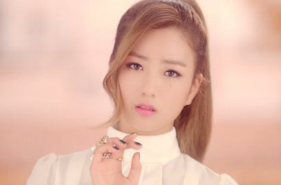 Member A Pink Melankolis di Teaser MV 'LUV'
