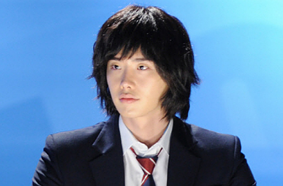 Lee Jong Suk Ganti Penampilan di Foto Terbaru 'Pinocchio'