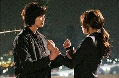 Sentuhan Pertama Lee Jong Suk ke Park Shin Hye di 'Pinocchio'