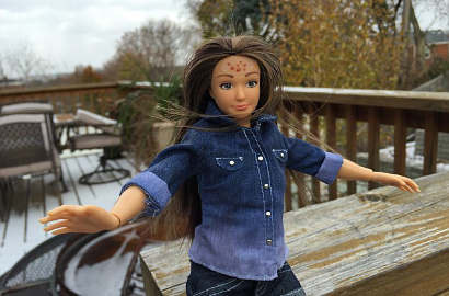 Inilah Rupa Barbie Normal yang Punya Selulit dan Jerawat