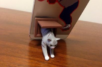 'Kucing-Kucing' Lucu Ini Siap Menyangga Handphonemu