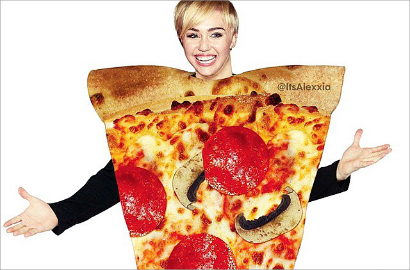 Dari Pose Bugil Sampai Jadi Pengantar Makanan, Miley Cyrus Terobsesi Pizza?