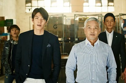 Kim Woo Bin Membongkar Brankas dan Telanjang di Trailer Baru 'The Technicians'