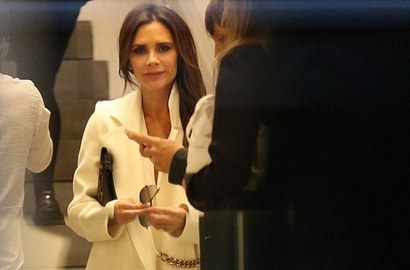 Ingin Tahu Foto Masa Kecil Victoria Beckham?