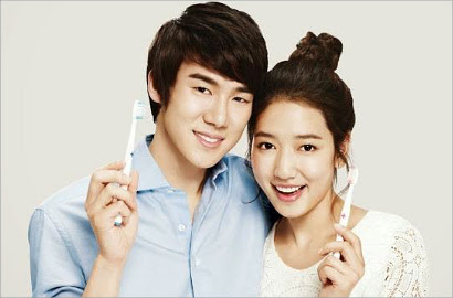Ini Foto Park Shin Hye dan Yoo Yeon Seok Jadi Raja-Ratu di 'The Tailors'