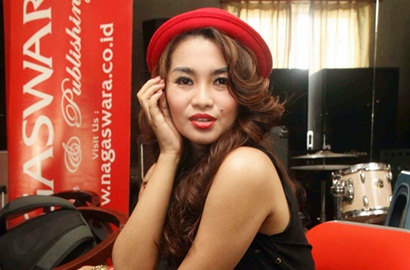 Fitri Carlina Dikabarkan Sudah Menikah Siri