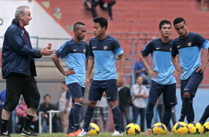 Gagal di Piala AFF, Alfred Riedl Kembali Tinggalkan Timnas Indonesia