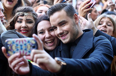 Liam Payne Bela Diri Soal 'Senyum Palsu' Saat Selfie dengan Fans