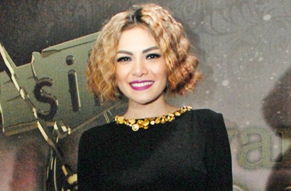 Nikita Mirzani Seksi 'Goyang Dada' Diiringi Lagu 'Sakitnya Tuh Disini'