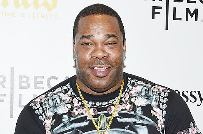 Seram, Wajah Busta Rhymes Berlumur Darah Usai Jatuh dari Panggung