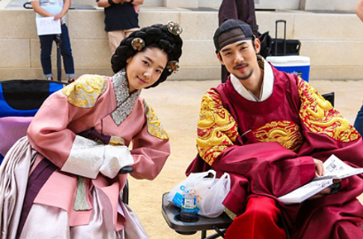 Park Shin Hye dan Yoo Yeon Seok Berkarisma di Poster 'The Tailors'