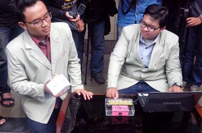 2 Mahasiswa UGM Ciptakan Tablet  iBlind untuk Tuna Netra