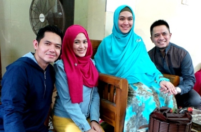 Pakai Kursi Roda, Oki Setiana Dewi Alami Kehamilan Pertama Menyakitkan