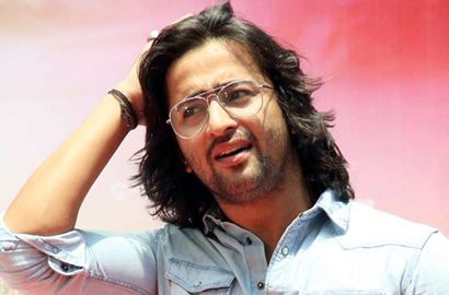 Shaheer Sheikh Pamer Selca Ganteng di Masjid Istiqlal