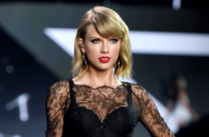 Setelah Lingerie, Taylor Swift Pamer Kaki Jenjang di Victoria's Secret