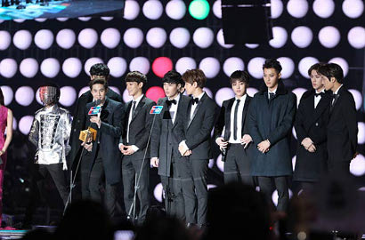 Menang Besar, EXO Bawa Pulang 4 Piala dari MAMA 2014