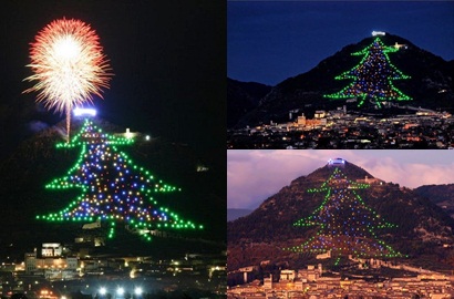 Cantiknya Pohon Natal Sebesar Gunung di Italia