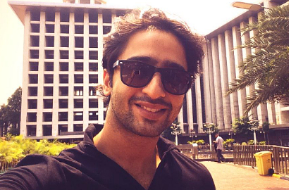 Fans Puji Shaheer Sheikh Kenakan Kemeja Batik di 'New Eat Bulaga'