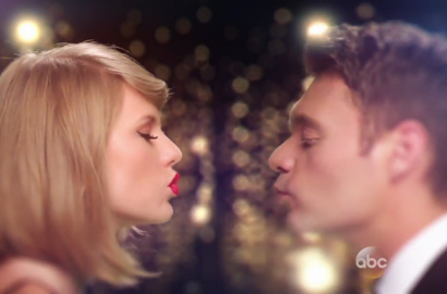 Taylor Swift dan Ryan Seacrest 'Ciuman' di Promo 'New Year's Rockin' Eve'