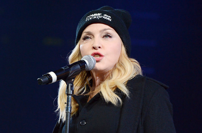 Kesal Dua Lagu Bocor, Madonna Banting iPod