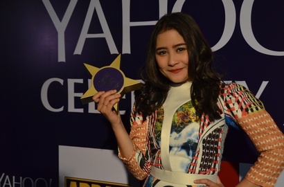 Prilly Latuconsina Menang Penghargaan Yahoo Celebrity Award 2014