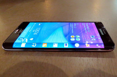Pengguna Samsung Galaxy Note Edge Takkan Kelewatan Telepon Lagi