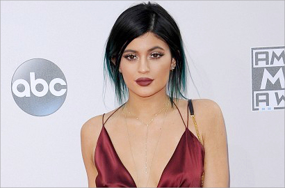Setelah Bibir, Kylie Jenner Dikabarkan Implan Payudara