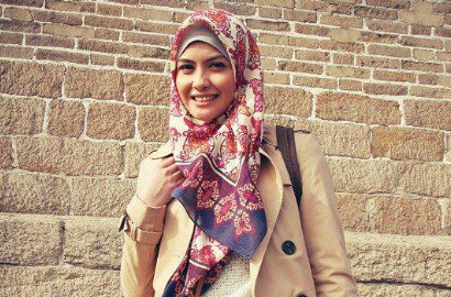 Revalina S. Temat Diuntungkan Pakai Jilbab di 'Assalamualaikum Beijing'