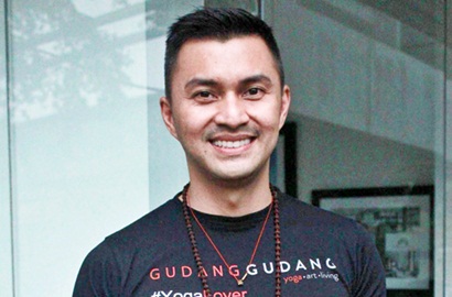 Tekuni Olahraga Yoga, Anjasmara Kini Jadi Pelatih