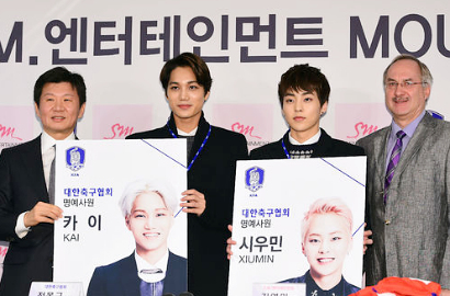 Kai dan Xiumin EXO Jadi Duta Asosiasi Sepakbola Korea