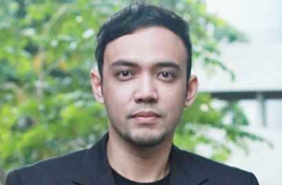 Sandy Tumiwa Rayakan Tahun Baru di Mekah untuk Perdalam Agama